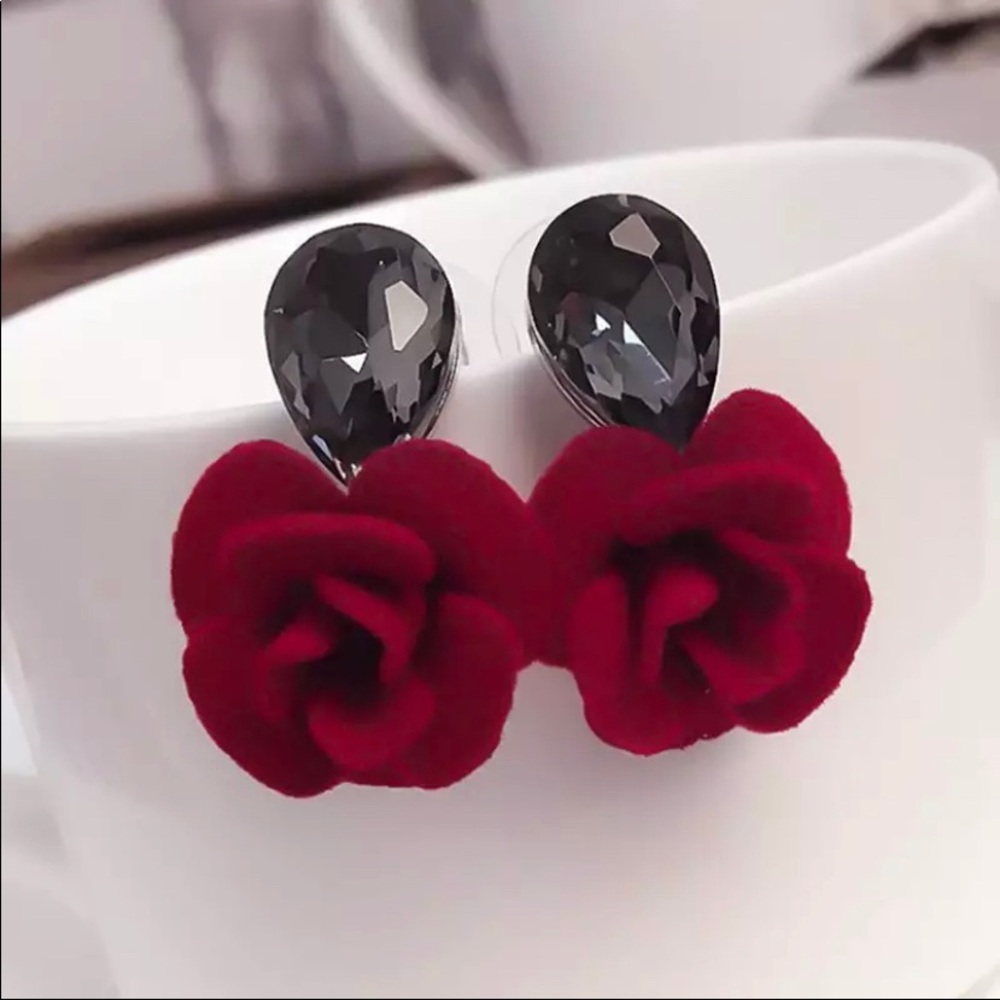 Aritos de fantasía fina . En forma de rosa 🌹 súper hermosos